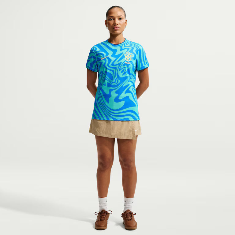 Camiseta Brasil Nike 2026 Pré-Jogo Feminina